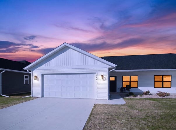 966 Bell Circle, Arlington, WI 53911