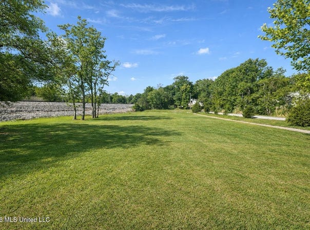 401 Nicholson Avenue, Waveland, MS 39576