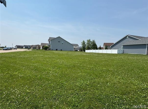 420 Chamberlain Drive, Troy, IL 62294
