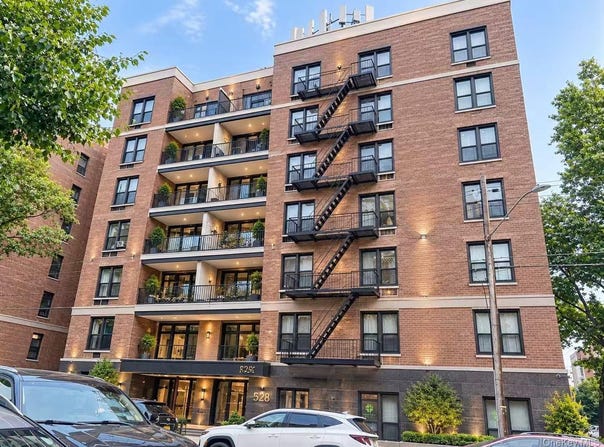 38-25 Parsons Boulevard, Flushing, NY 11354