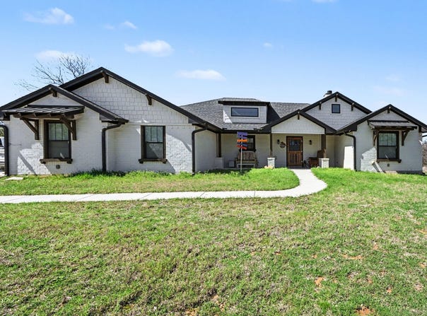 192 Grand Harbor Boulevard, Chico, TX 76431