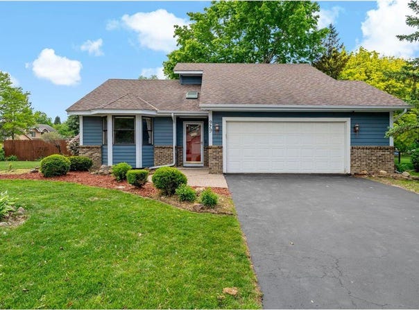 979 Pointe Way, Eagan, MN 55123