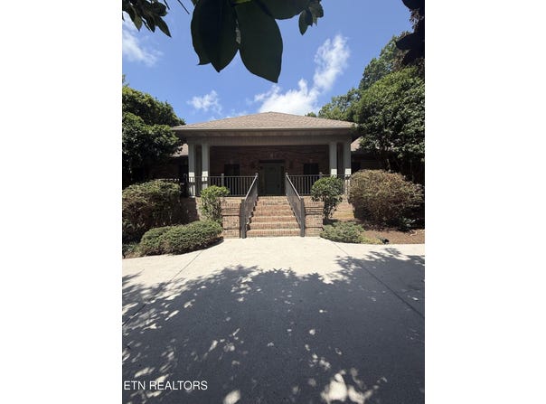 1817 Peppertree Drive, Alcoa, TN 37701
