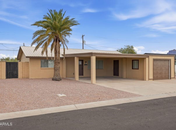 1040 E Estevan Avenue, Apache Junction, AZ 85119