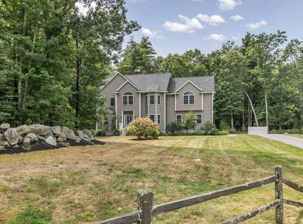 3 Ava Ln, Tyngsborough, MA 01879