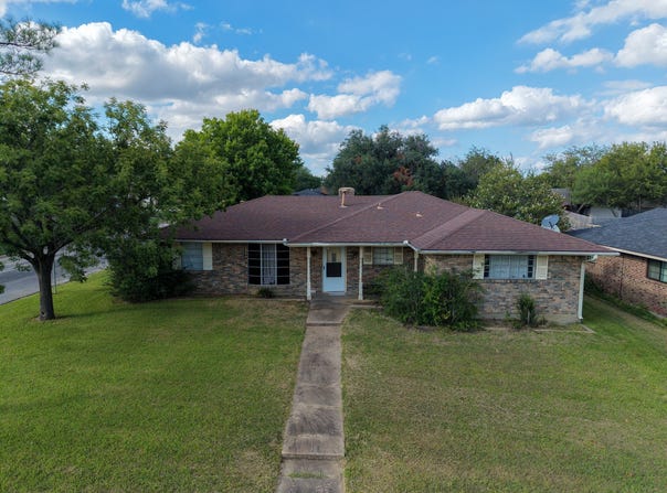 1839 W Taylor Street, Sherman, TX 75092