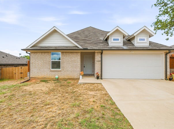 1529 Jacqueline Lane, Graham, TX 76450