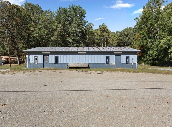 332 E Greenville Rd, White Plains, KY 42464