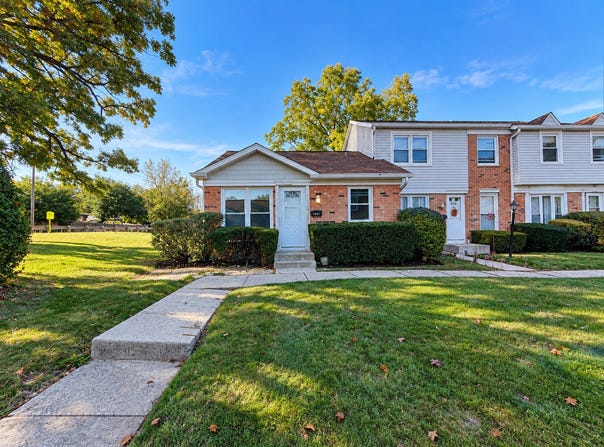 1051 ASHTON Court, Streamwood, IL 60107