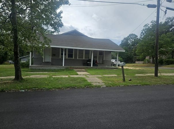 1034 N 2nd Ave., LAUREL, MS 39440