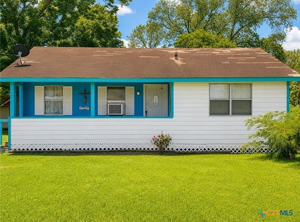 109 S Colorado Street, Edna, TX 77957