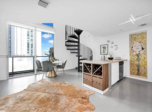 300 S Biscayne Blvd, Miami, FL 33131
