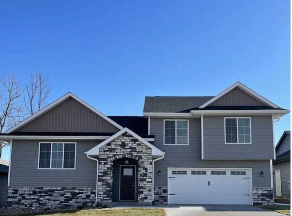 860 Siesta Dr, Tiffin, IA 52340