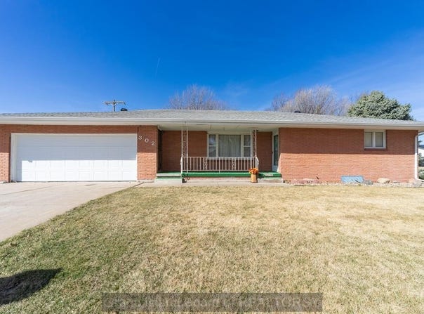 302 Circle Drive, Doniphan, NE 68832