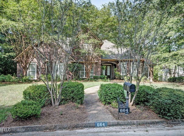 664 Spring Lake Drive, Pearl, MS 39208