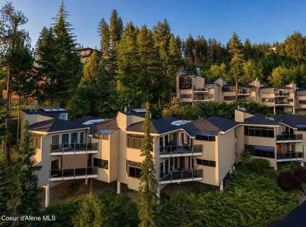 3570 E Tobler Rd, Hayden, ID 83835