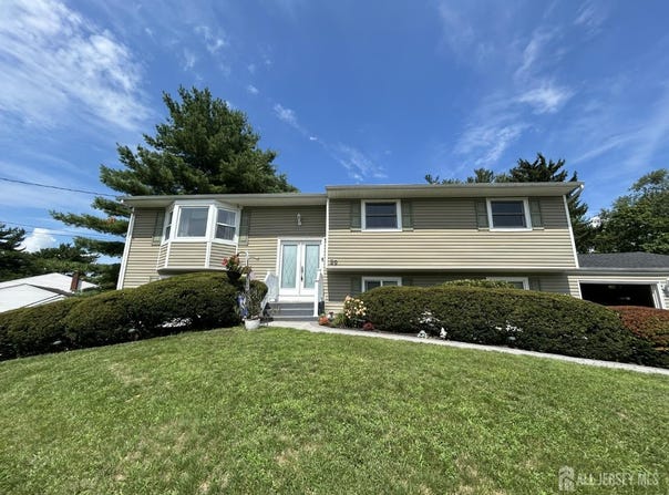 29 Tompkins Road, East Brunswick, NJ 08816