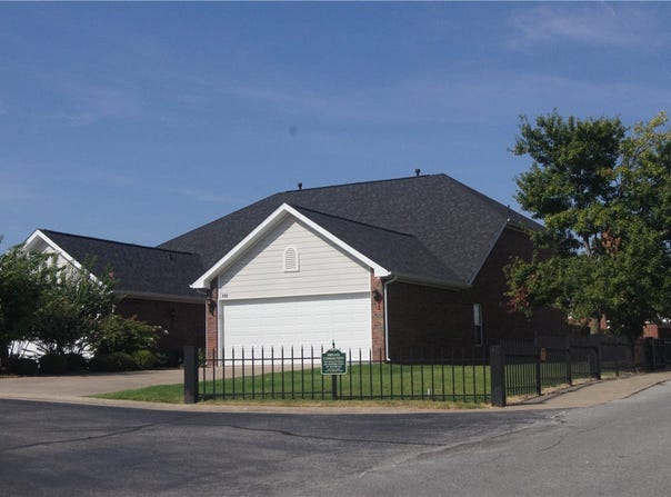 900 S Dixson, Rogers, AR 72758