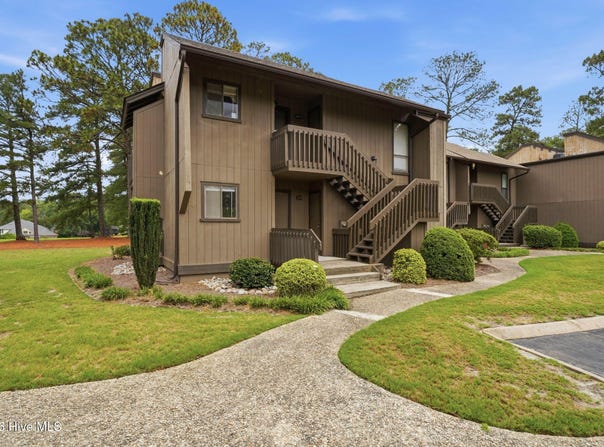 10 Pine Tree Road, Pinehurst, NC 28374