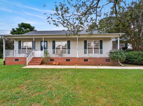 2218 Riveroak Road, Chesnee, SC 29323