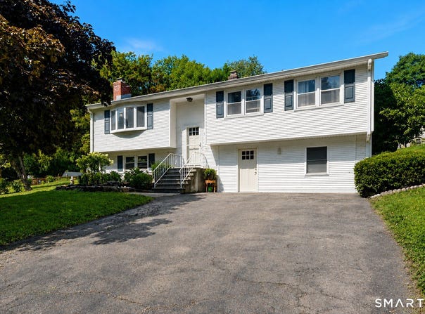 17 N Ridgeland Road, Wallingford, CT 06492