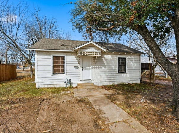 803 E 14th Street, Bonham, TX 75418