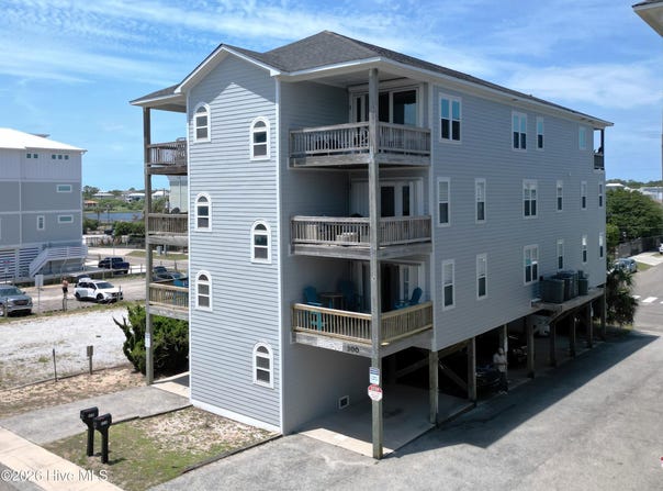 300 Carolina Beach Avenue S, Carolina Beach, NC 28428