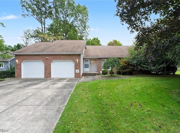 101 Golf Drive, Cortland, OH 44410