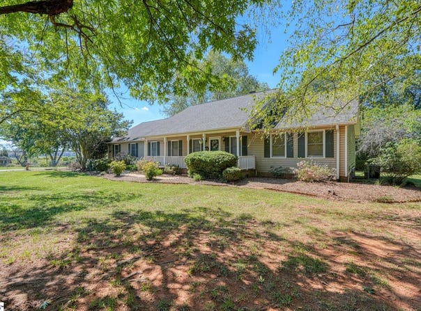 404 Cresthaven Drive, Boiling Springs, SC 29316