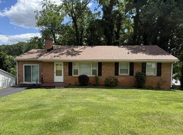 107 NOTTINGHAM DR, STAUNTON, VA 24401