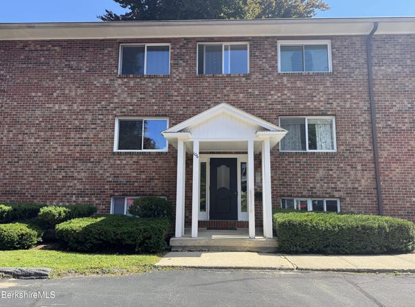 106 E Housatonic St, Pittsfield, MA 01201