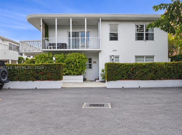 2858 Pine Tree Dr, Miami Beach, FL 33140
