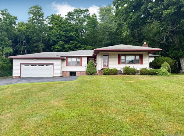 646 Oak Summit Road, Millbrook, NY 12545