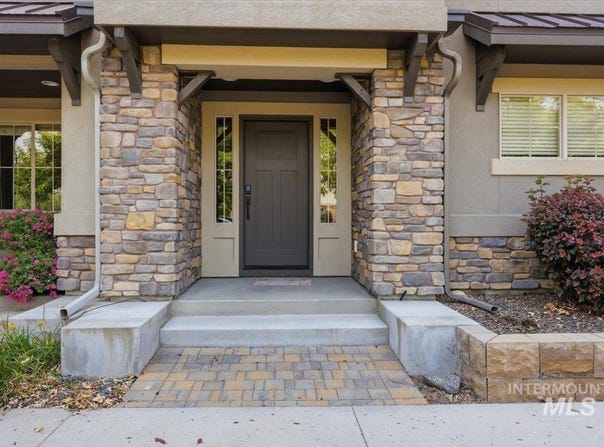 3244 E Thoroughbred Ln, Boise, ID 83716
