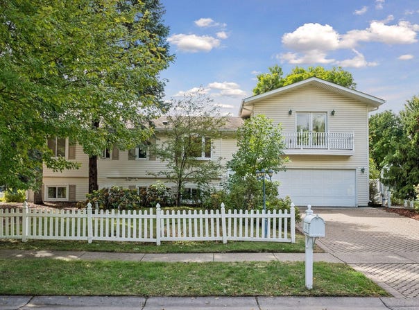 9625 103rd Avenue N, Maple Grove, MN 55369