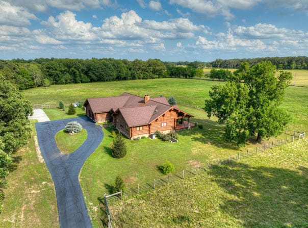 560 County Road 170, Diamond, MO 64840