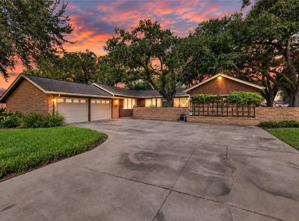 1605 Roosevelt Boulevard, Alice, TX 78332