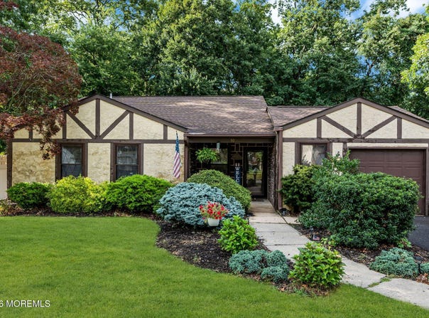 10 Concord Circle, Howell, NJ 07731