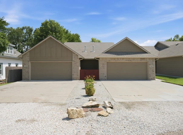 643 E Mulvane St, Mulvane, KS 67110