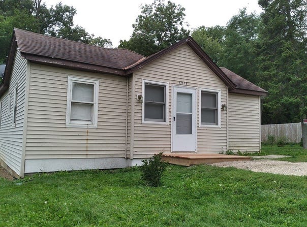 5215 W Orchard Drive, McHenry, IL 60050
