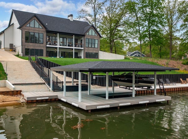 10028 E Pineridge Drive, Effingham, IL 62401