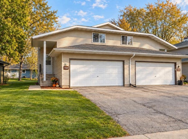 722 N HAWTHORNE Drive, APPLETON, WI 54915