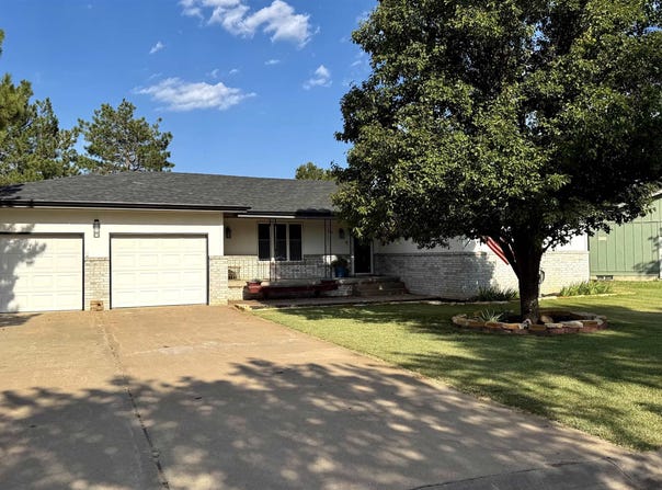 109 S Brook St, Russell, KS 67665