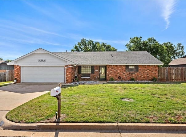 7 Easy Street, Clinton, OK 73601