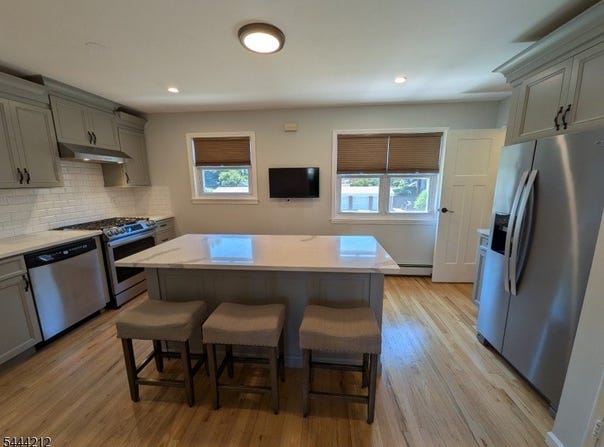 43 Manchester Ct, Wayne Twp., NJ 07470-3392