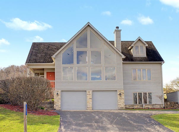 19 Walnut Hill Drive, GALENA, IL 61036