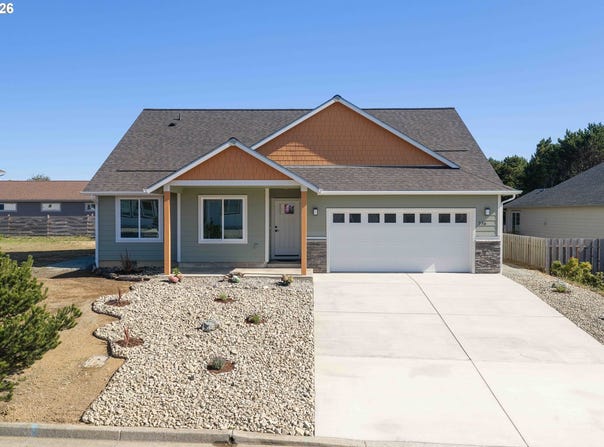 776 SPYGLASS Dr, Bandon, OR 97411