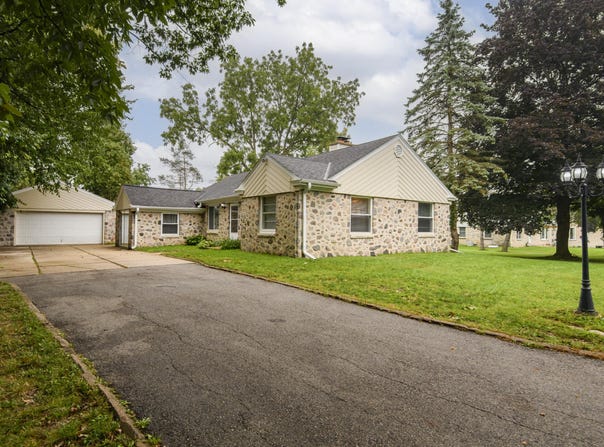 3260 S 124th St, West Allis, WI 53227