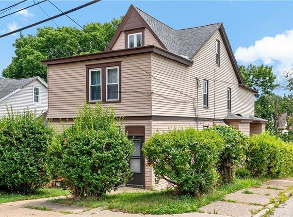 100 Wynoka St, Carrick, PA 15210