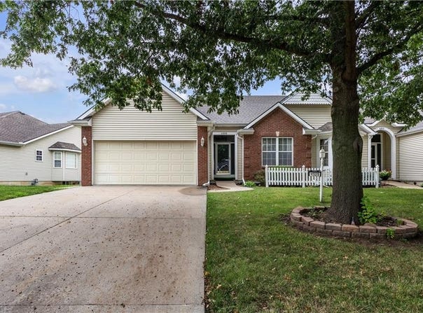 4909 Ashbey Drive, St Joseph, MO 64506
